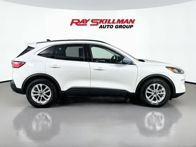 Used 2022 White Ford SE image 6