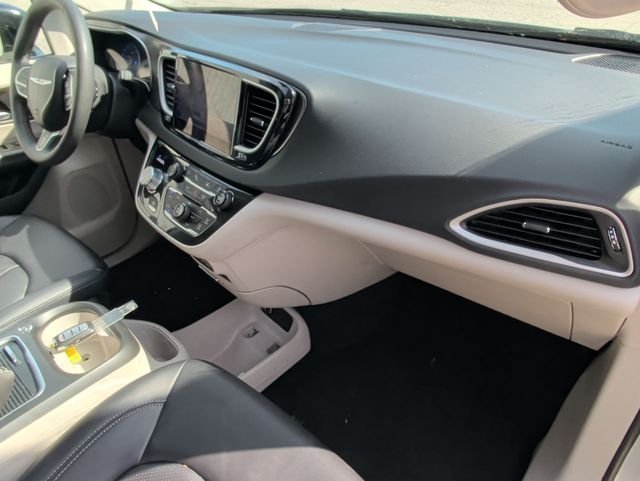 Used 2024 Silver Chrysler Touring L image 30