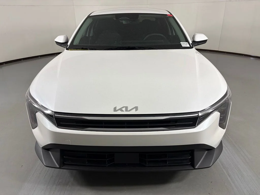 New 2026 Snow White Pearl Kia LXS image 3