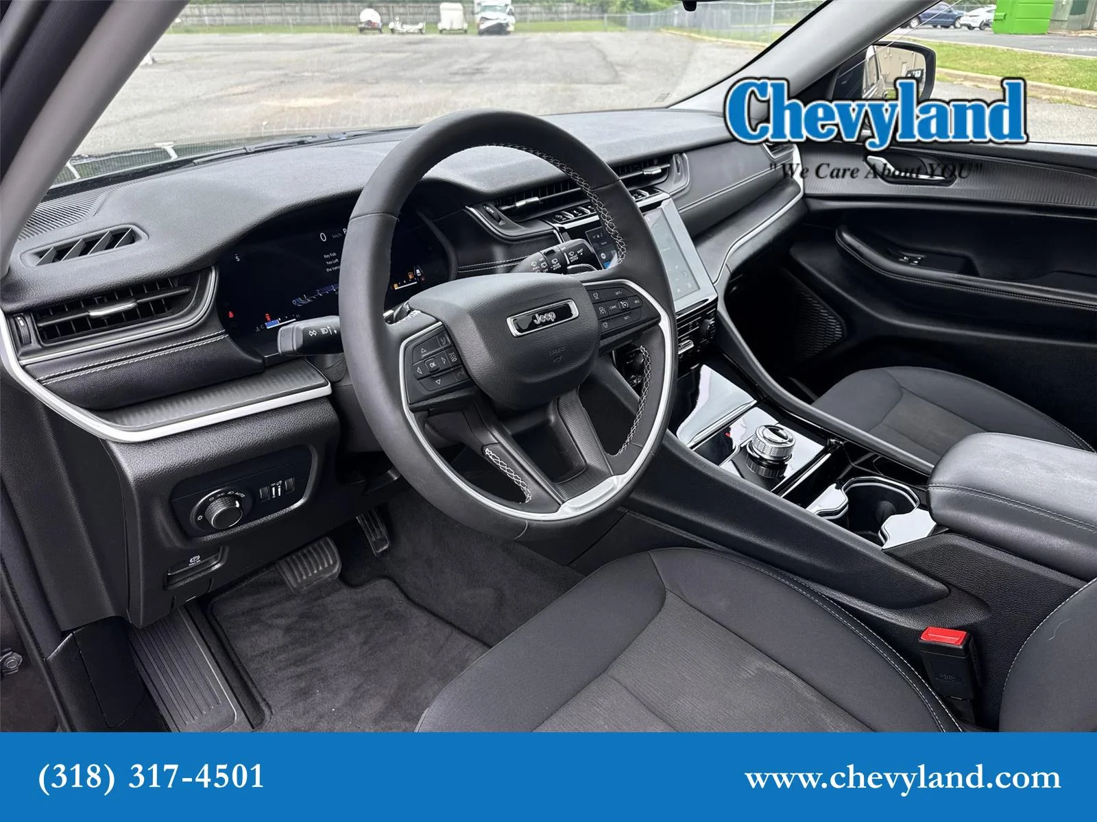 Used 2023 Diamond Black Crystal Pearlcoat Jeep Laredo image 10