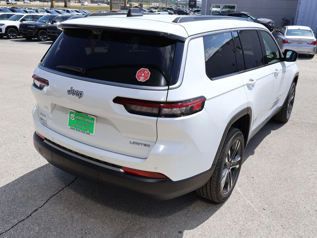 New 2027 Bright White Clear-Coat Paint Jeep Limited image 5