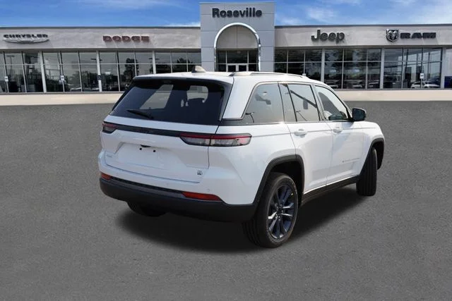 New 2026 Bright White Clear-Coat Exterior Paint Jeep Limited image 3