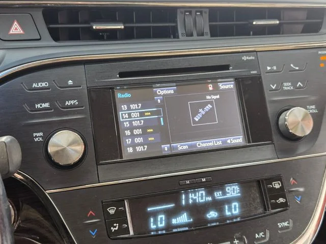 Used 2015  Toyota XLE image 20