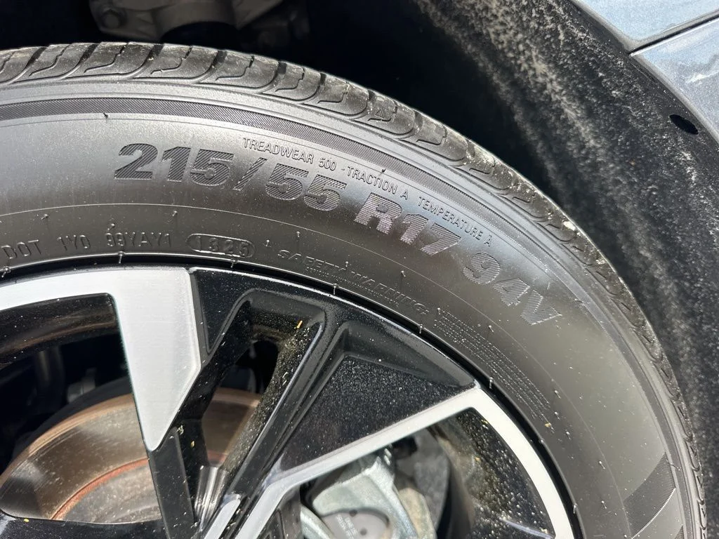 Used 2025 Gray Hyundai SEL image 28