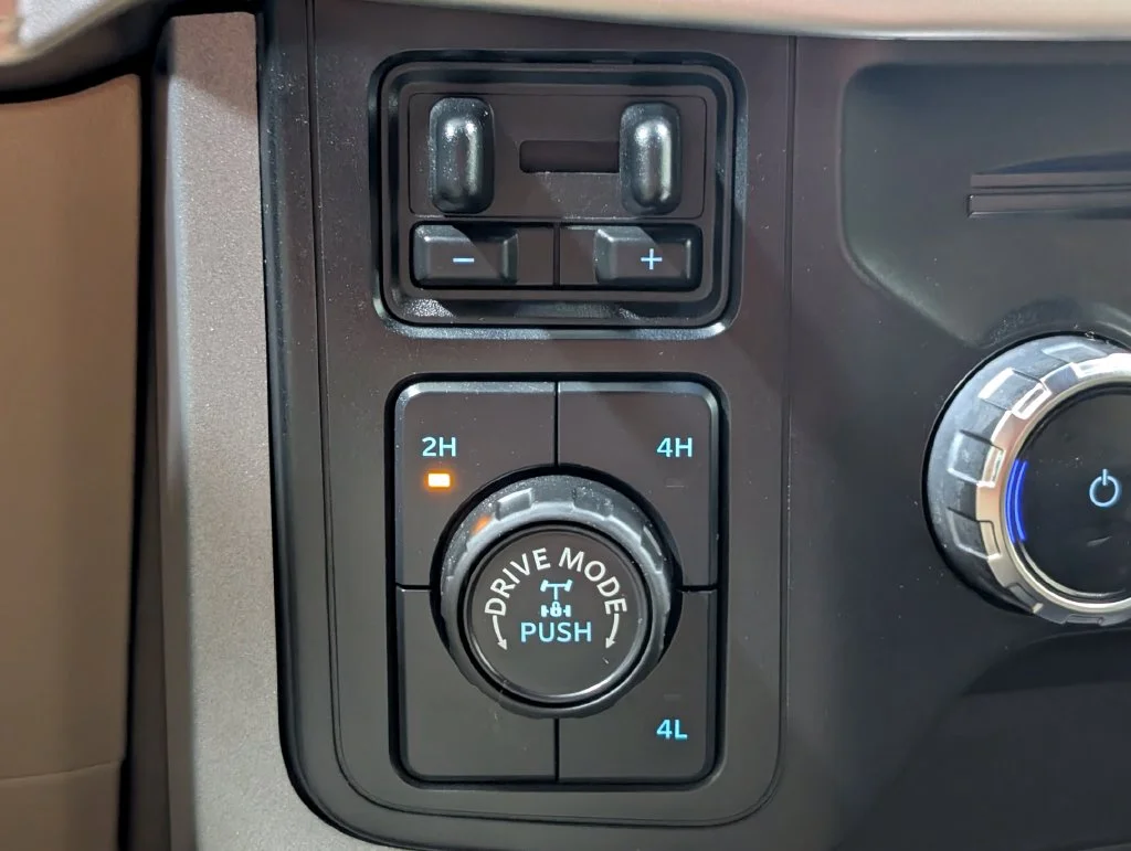 Certified Used 2023 Avalanche Ford XLT image 8