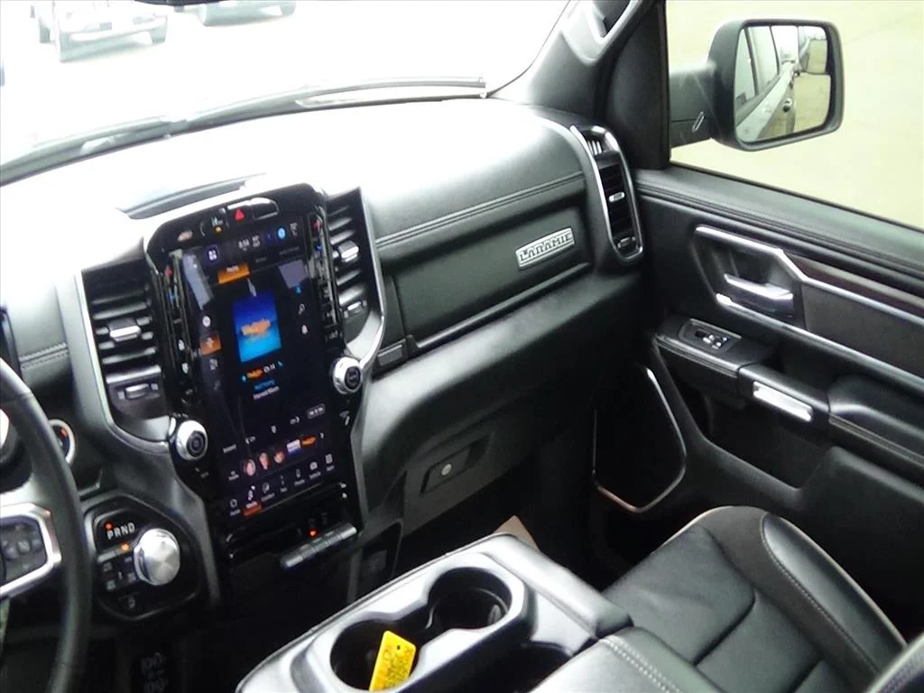 Certified Used 2025 Diamond Black Crystal Pearl Coat (pxj) RAM Laramie image 14