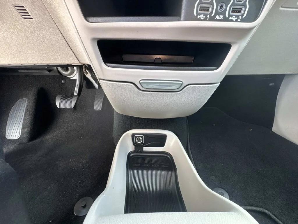 Used 2023 Black Chrysler LX image 39