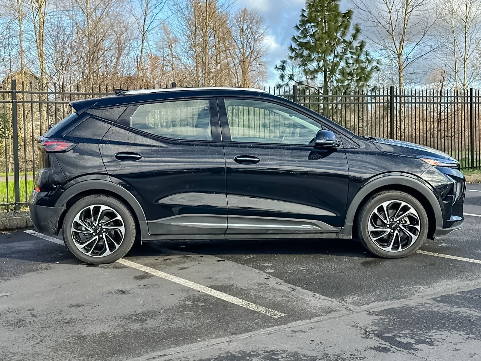 Used 2022 Chevrolet Bolt EUV Premier with VIN 1G1FZ6S08N4112599 for sale in Eugene, OR