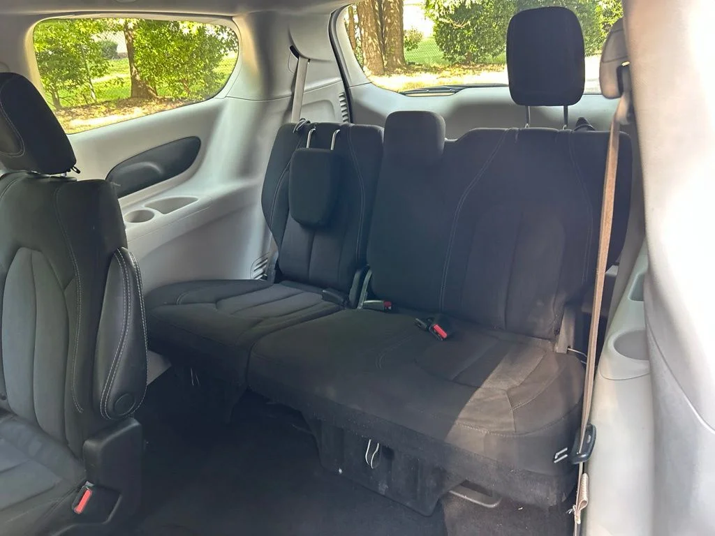 Used 2022 Black Chrysler LX image 24