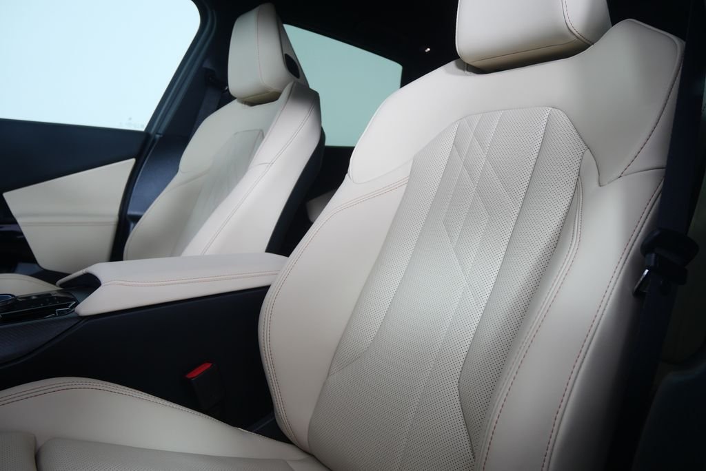 Used 2026 Mineral White Metallic BMW 30 xDrive image 10