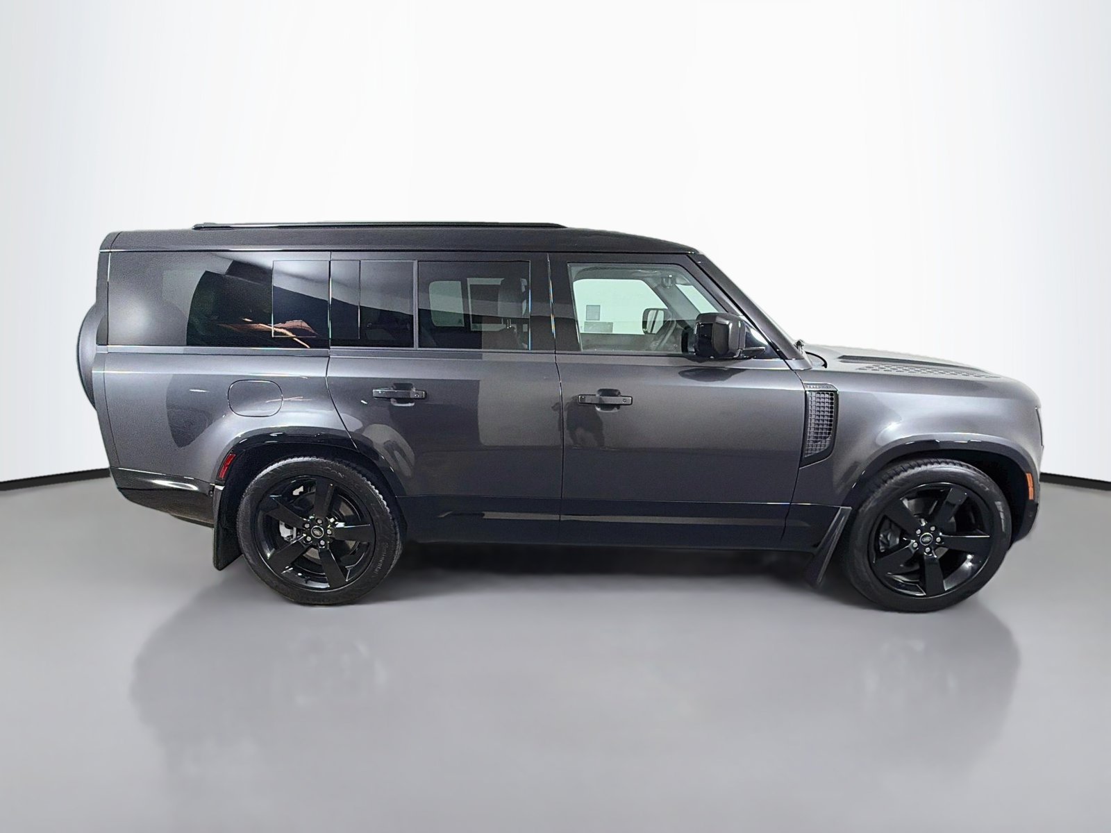 Certified Used 2025 Carpathian Gray Premium Metallic Land Rover X-Dynamic SE image 6