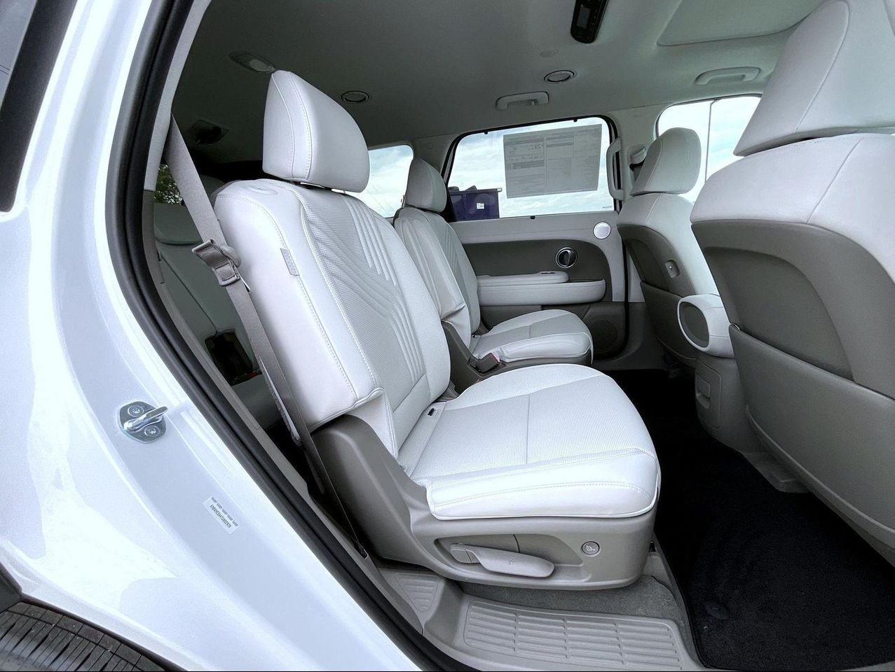 New 2026 White Hyundai SEL Premium image 19