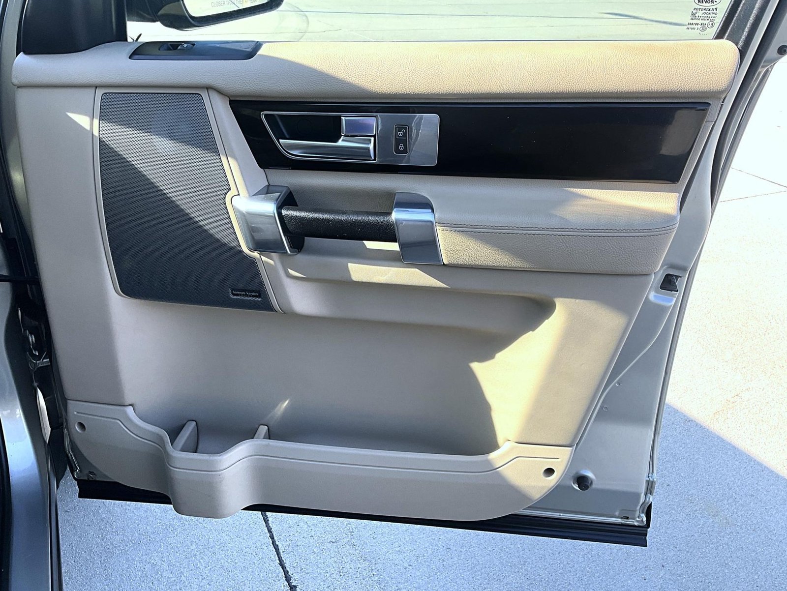 Used 2011 Beige Land Rover V8 image 18