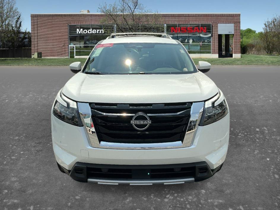 Certified Used 2025 Everest White Pearl Tricoat Nissan SL image 6