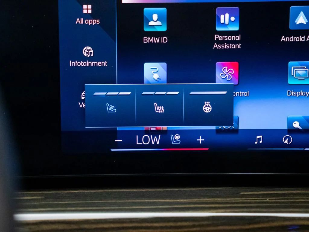 Used 2024 Black BMW xDrive50e image 30