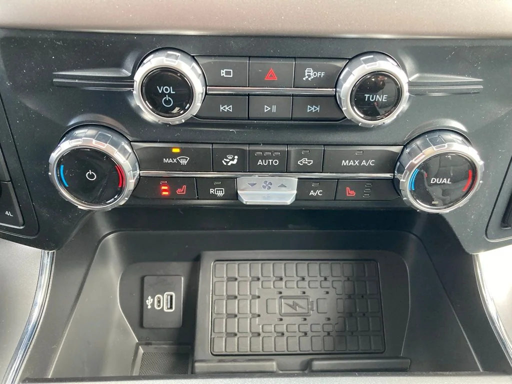 Used 2025 Black Ford XLT image 36
