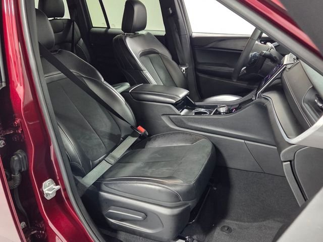 Used 2025 Red Jeep Altitude image 17