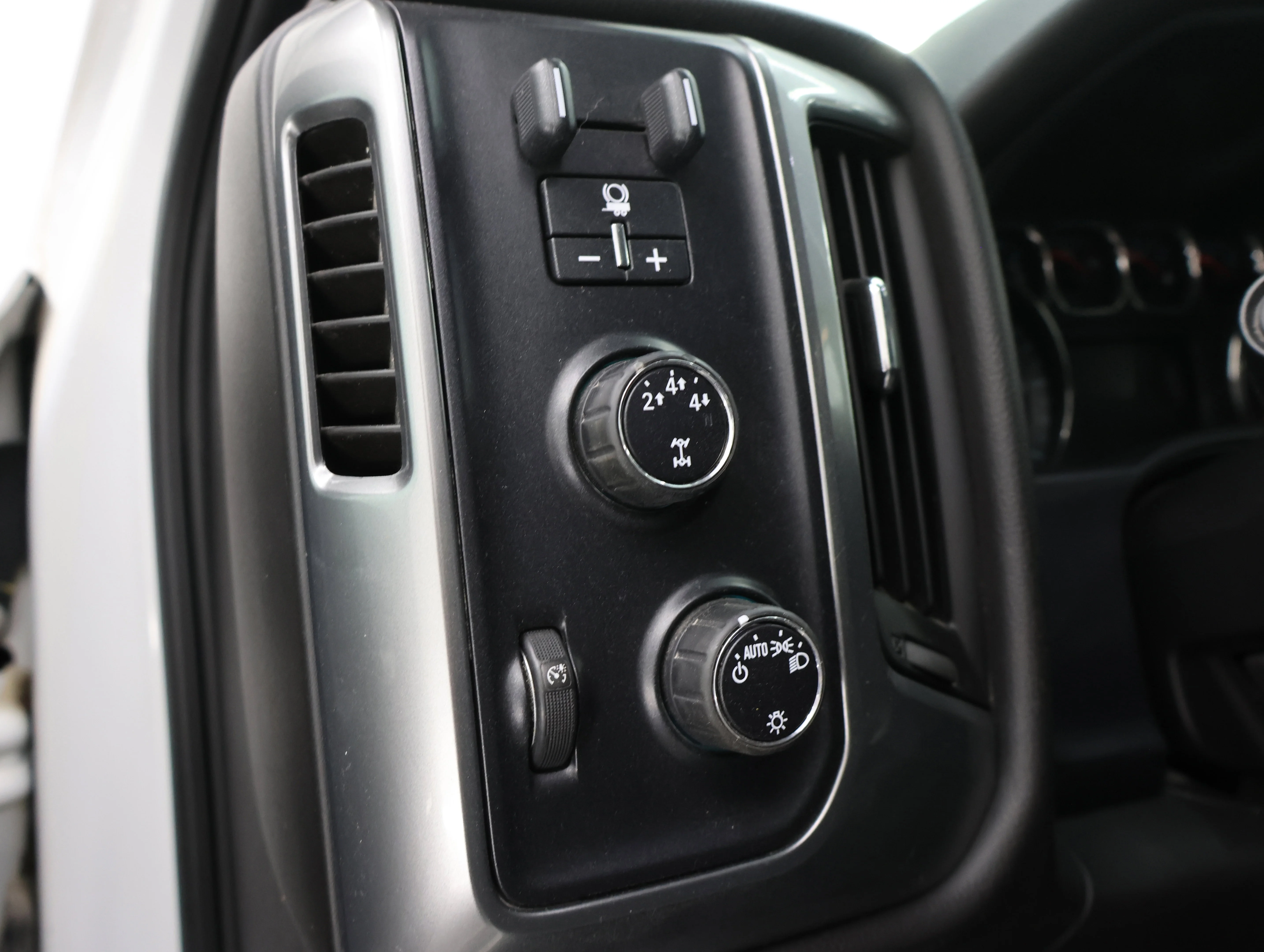 Used 2015 Summit White Chevrolet LT image 36