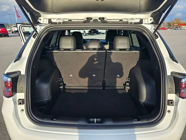 New 2026 Bright White Clearcoat Jeep Latitude image 23