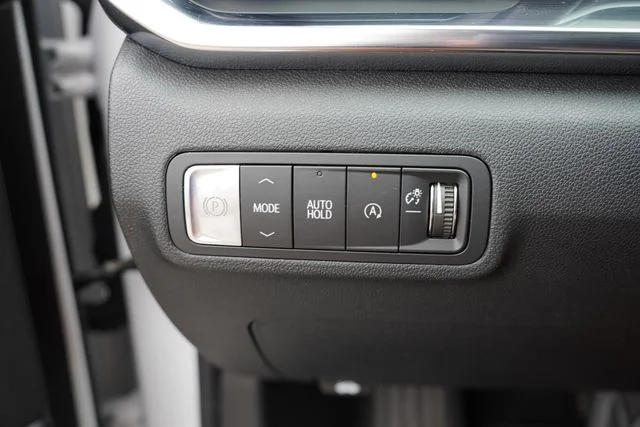 Used 2026 White GMC Elevation image 22