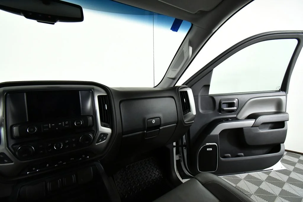 Used 2015 White Chevrolet LTZ image 20