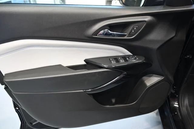 Used 2025 Mosaic Black Metallic Chevrolet LT image 25