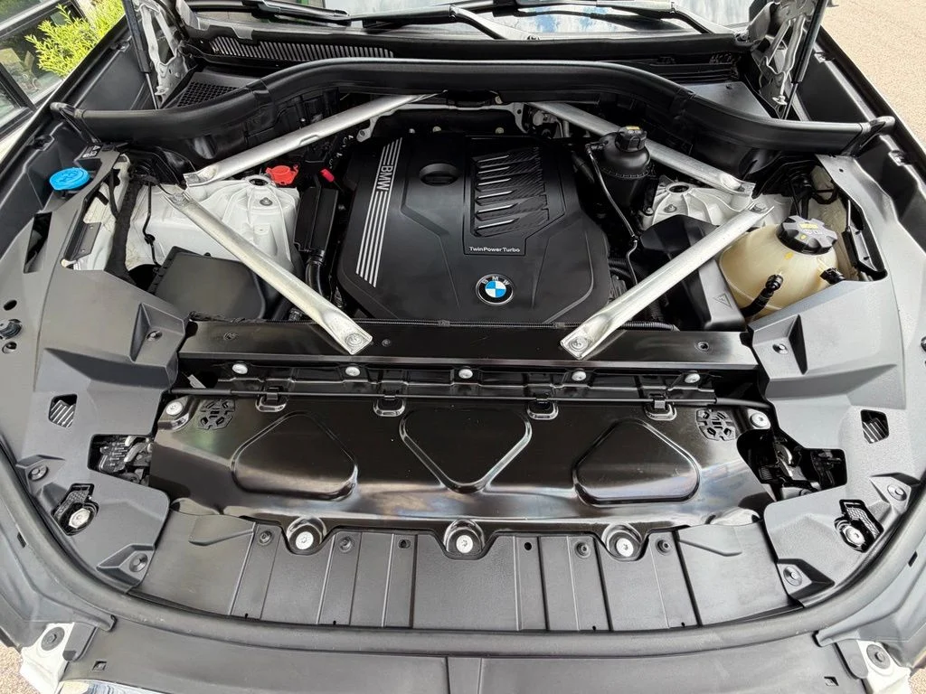 Used 2019 White BMW xDrive40i image 7