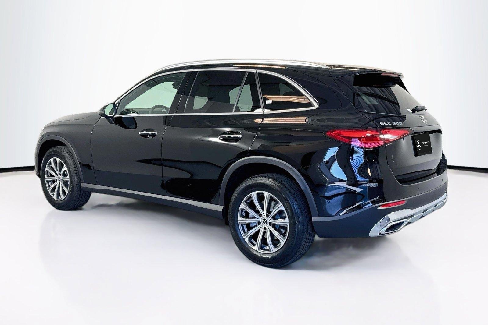 New 2026 Black Mercedes-Benz GLC 300 image 7