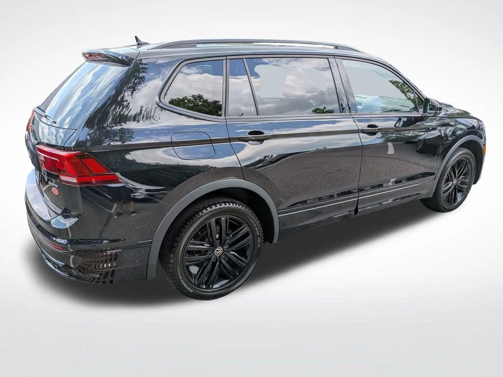 Used 2022  Volkswagen 2.0T SE R-Line Black image 3