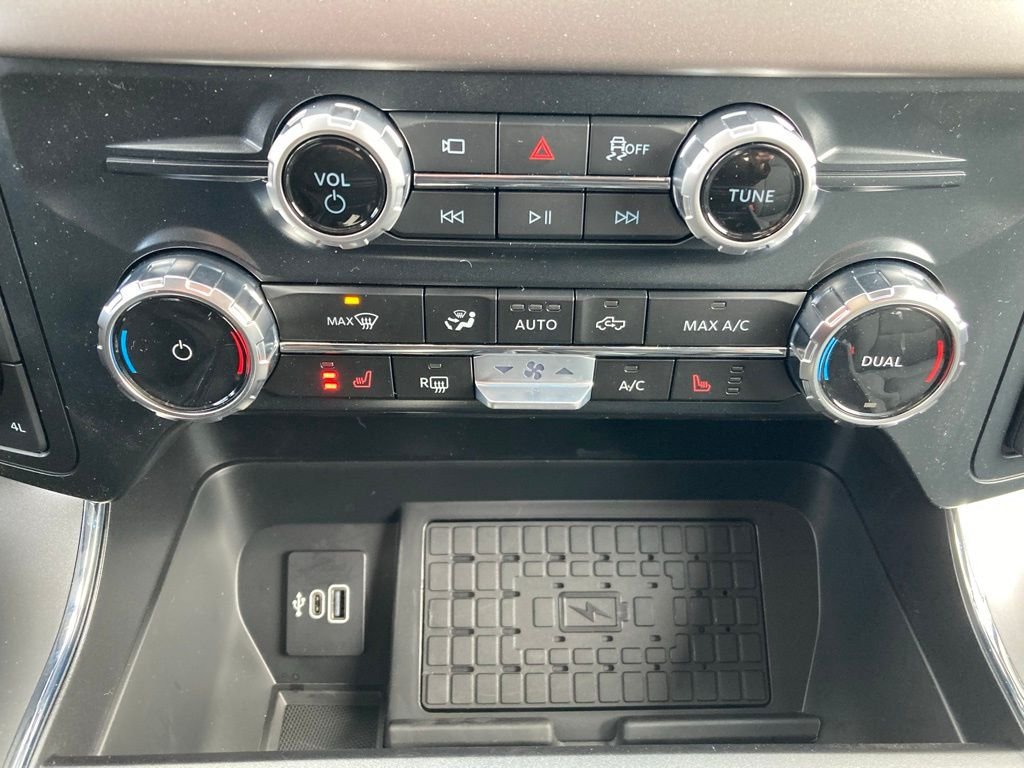 Used 2025 Black Ford XLT image 36