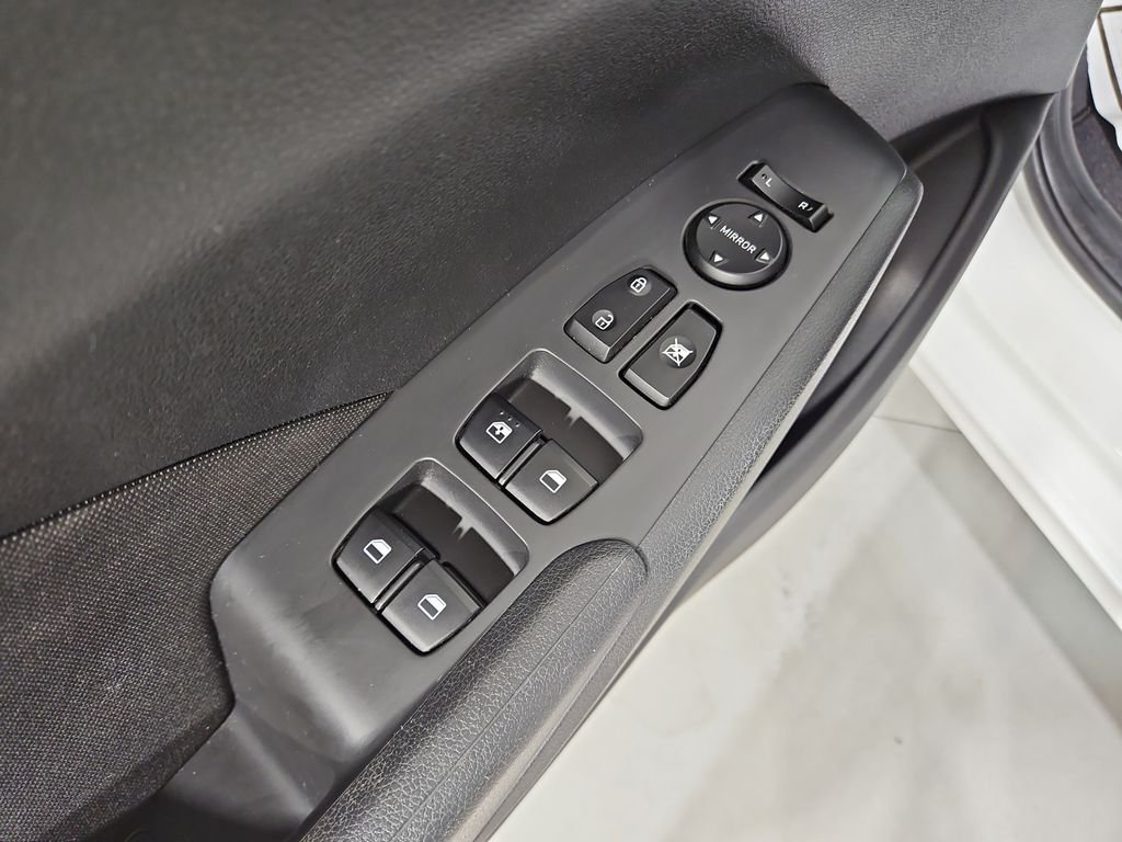 Used 2021 White Hyundai SEL image 12