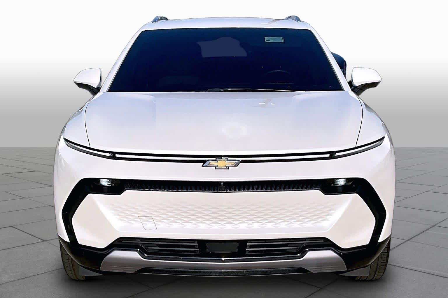 Used 2024 Iridescent Pearl Tricoat Chevrolet LT image 3