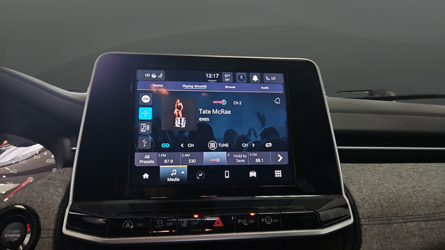 Used 2022 Velvet Red Pearlcoat Jeep Latitude image 14