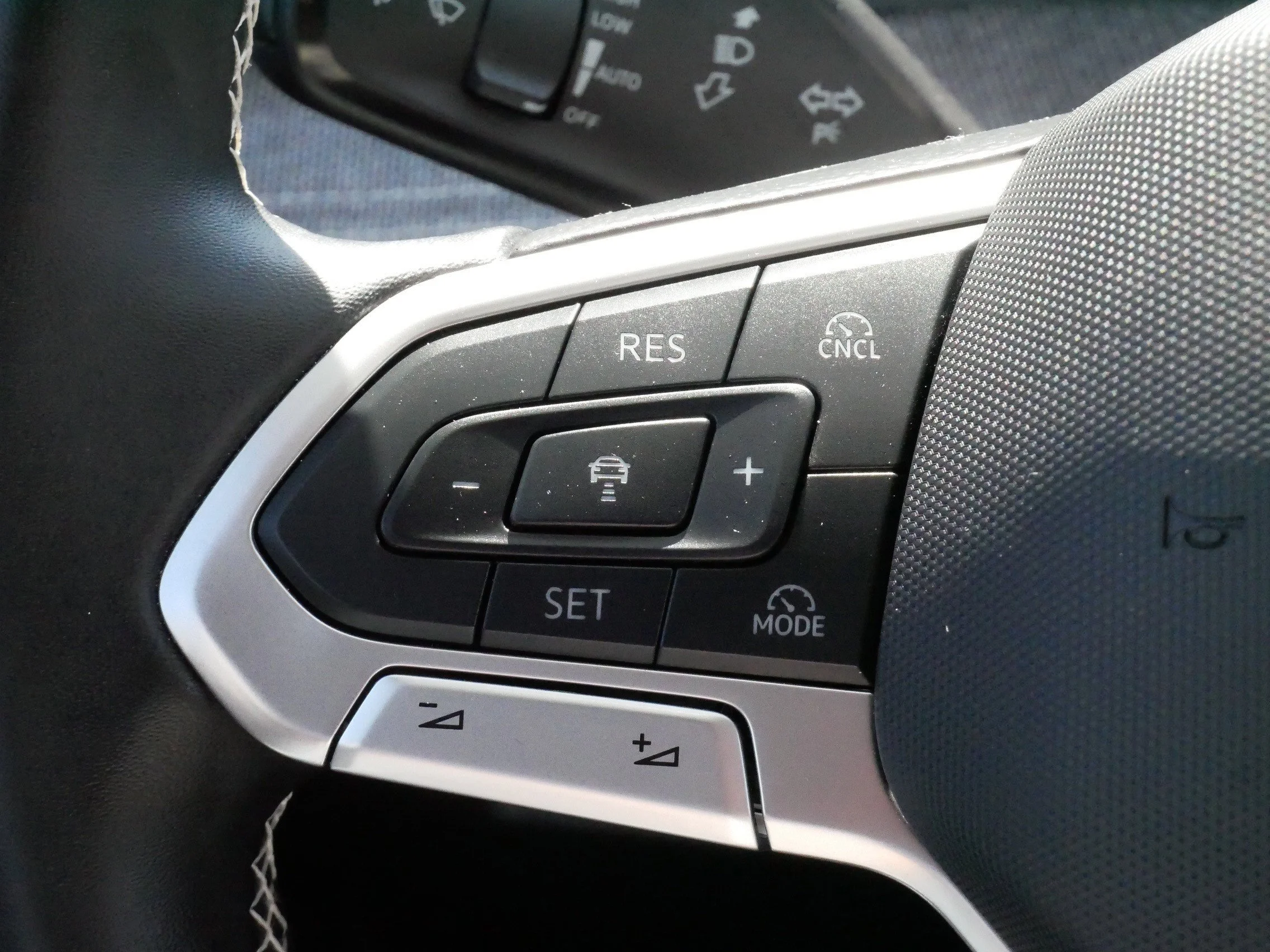 Certified Used 2025 Platinum Gray Metallic Volkswagen S image 25