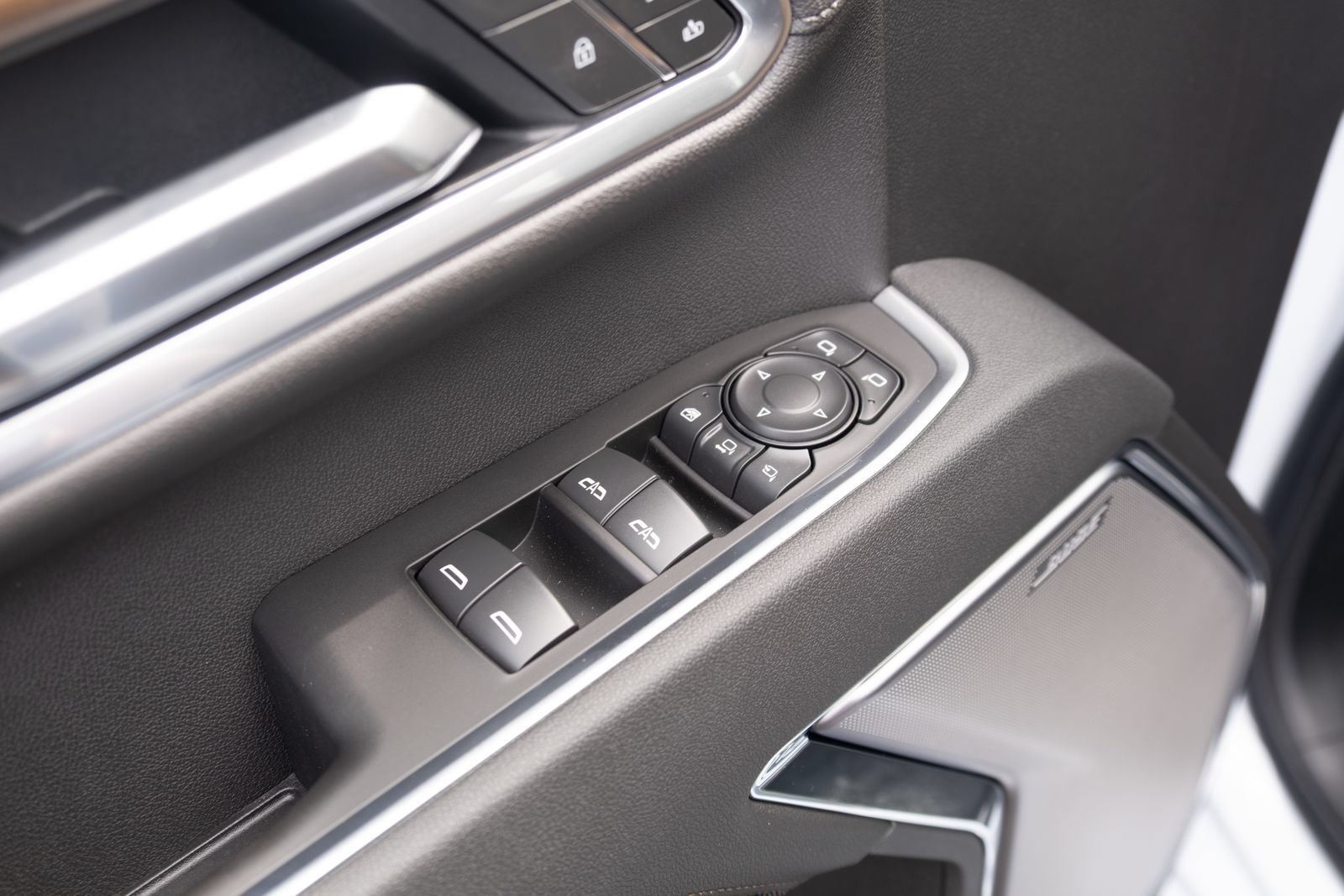 New 2026 Polar White Tricoat Chevrolet High Country image 17