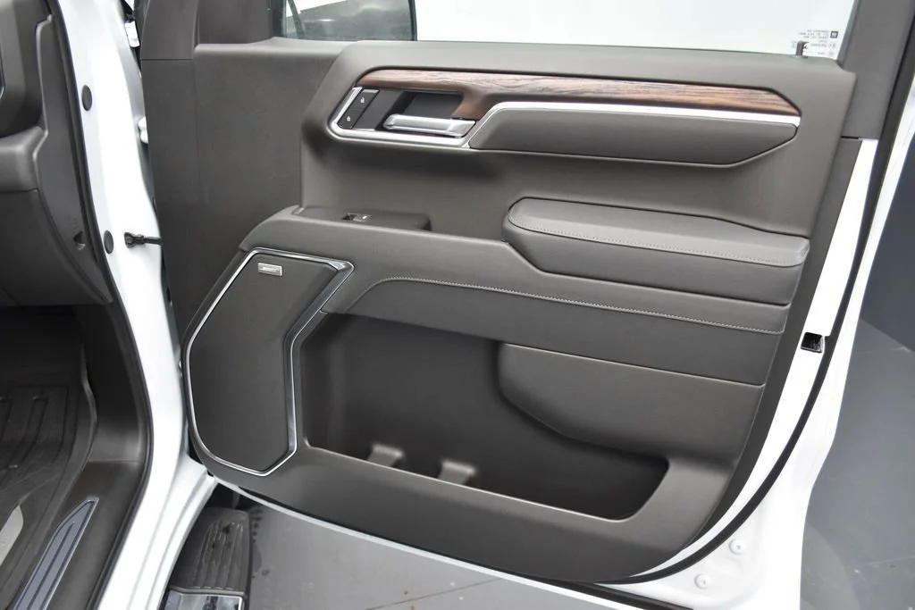 New 2026 Glacier White Tricoat GMC SLT image 31