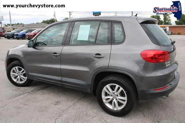 Used 2012 Gray Volkswagen SE image 3