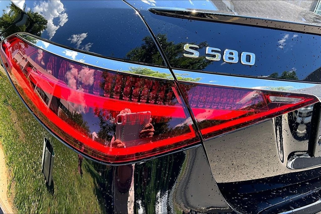 Certified Used 2023 Black Mercedes-Benz S 580 image 32