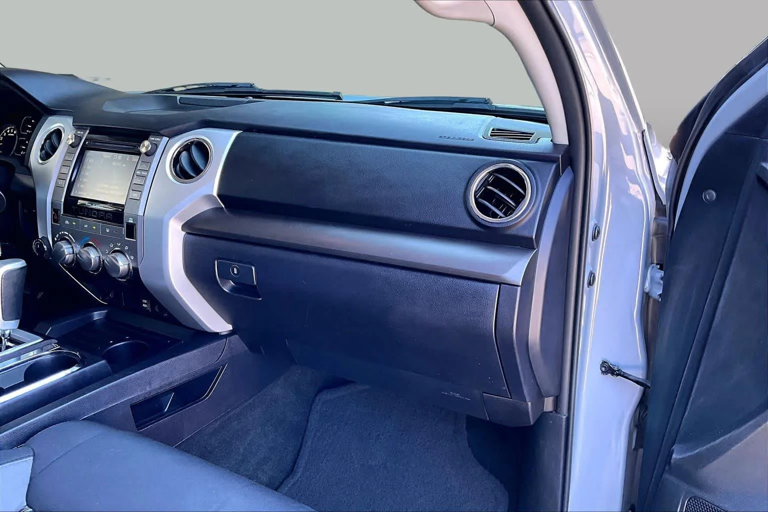 Used 2018 Cement Toyota SR5 image 20