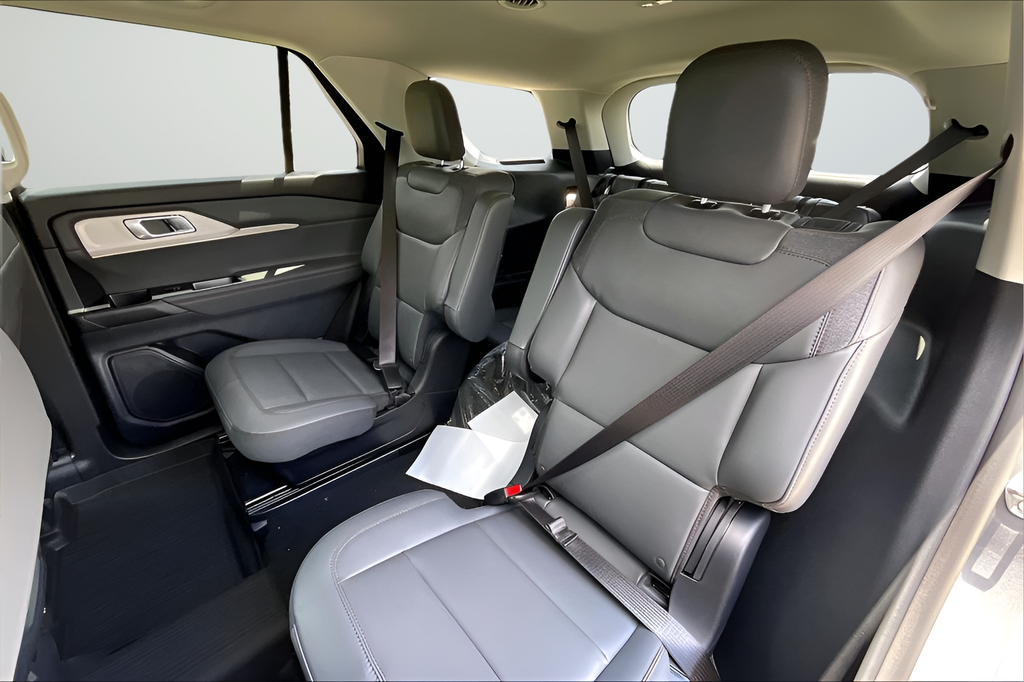 New 2026 Carbonized Gray Metallic Ford Active image 17