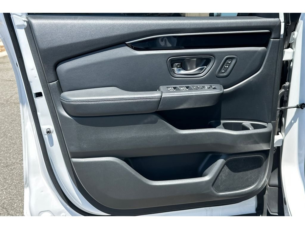 Used 2025 Platinum White Pearl Honda Touring image 11