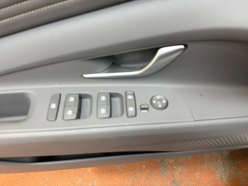 Used 2026 Serenity White Hyundai SEL Sport image 23