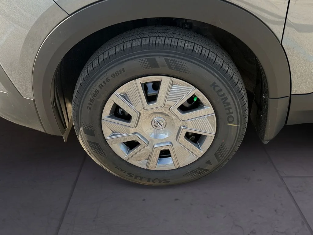 New 2026 Gray Nissan S image 9