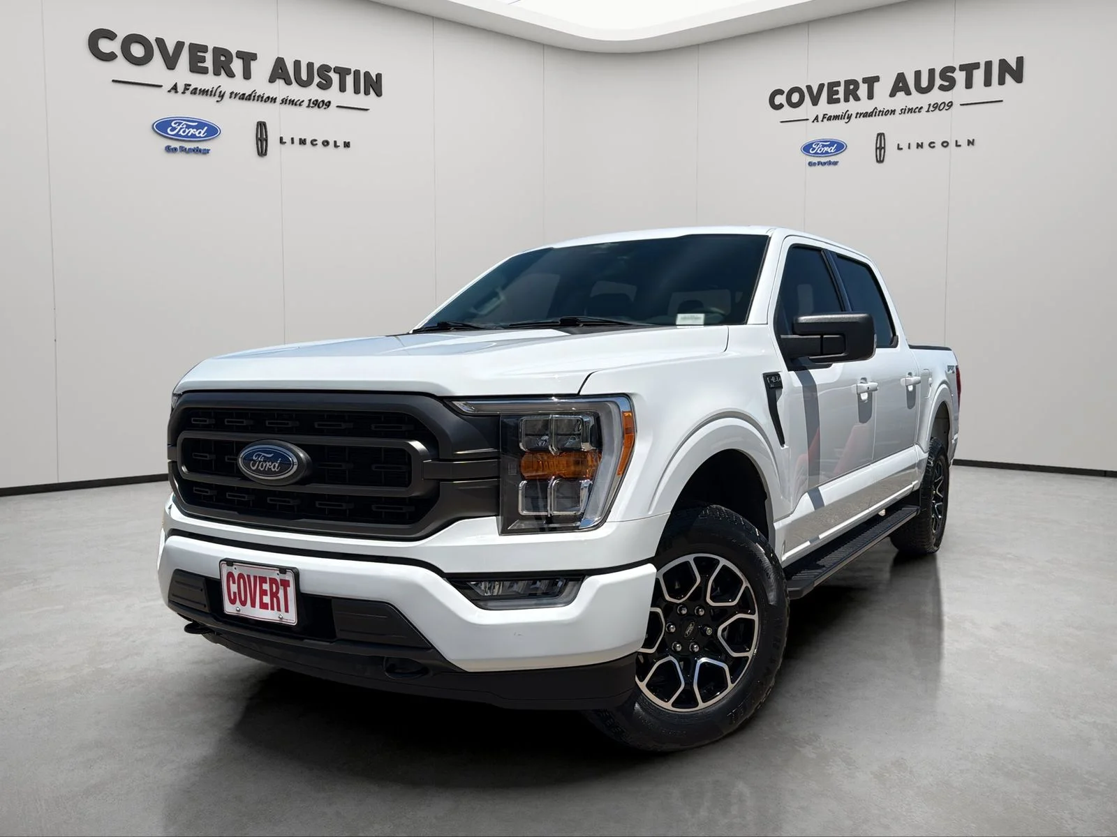 Used 2023 White Ford XLT image 1