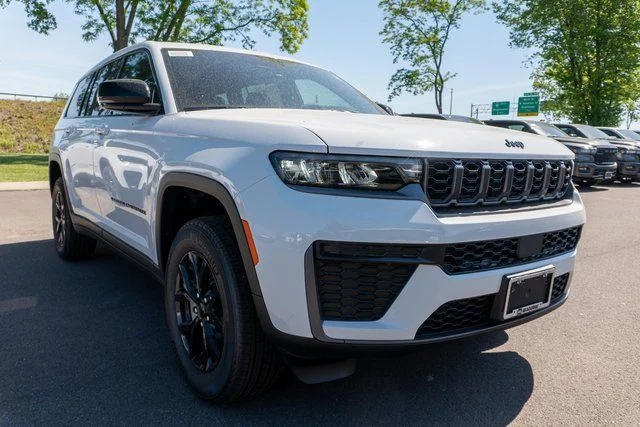New 2026 Bright White Clear-Coat Exterior Paint Jeep Laredo image 4