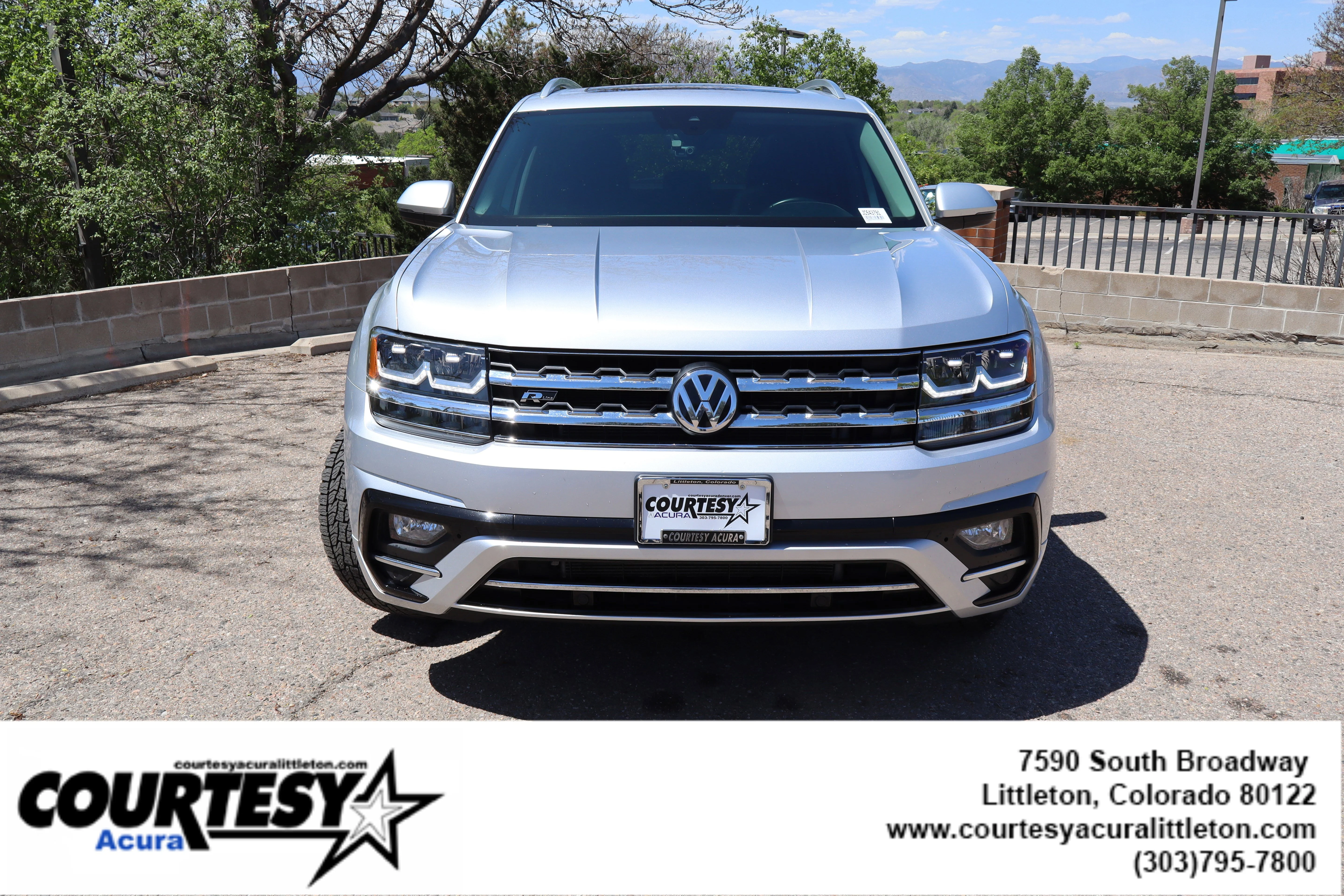 Used 2018 Silver Volkswagen 3.6L V6 SEL image 2