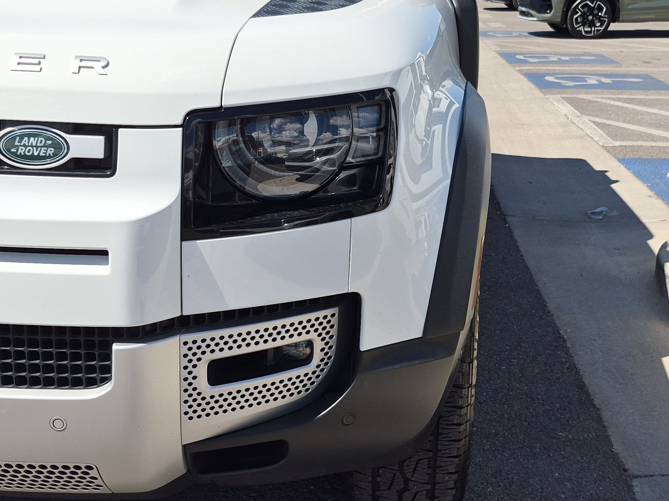 Used 2020 Fuji White Land Rover HSE image 9