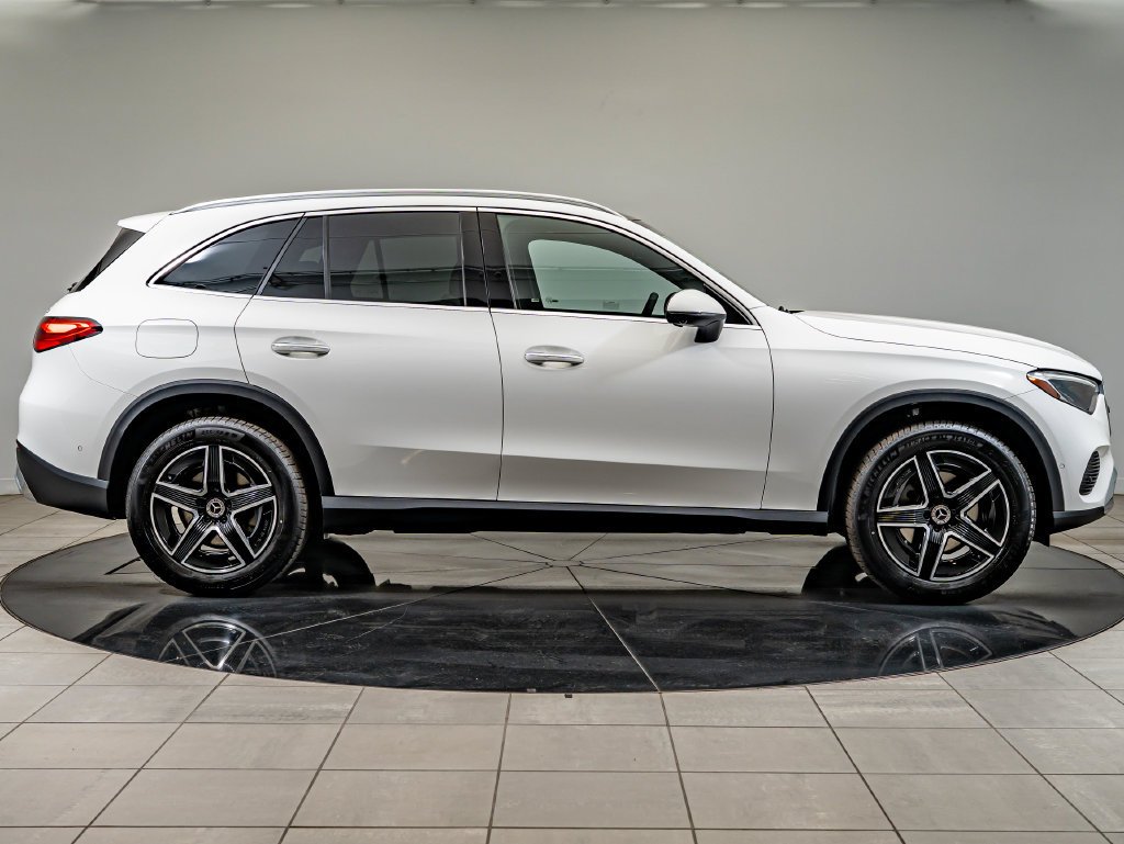 New 2027 Polar White Mercedes-Benz GLC 300 image 4