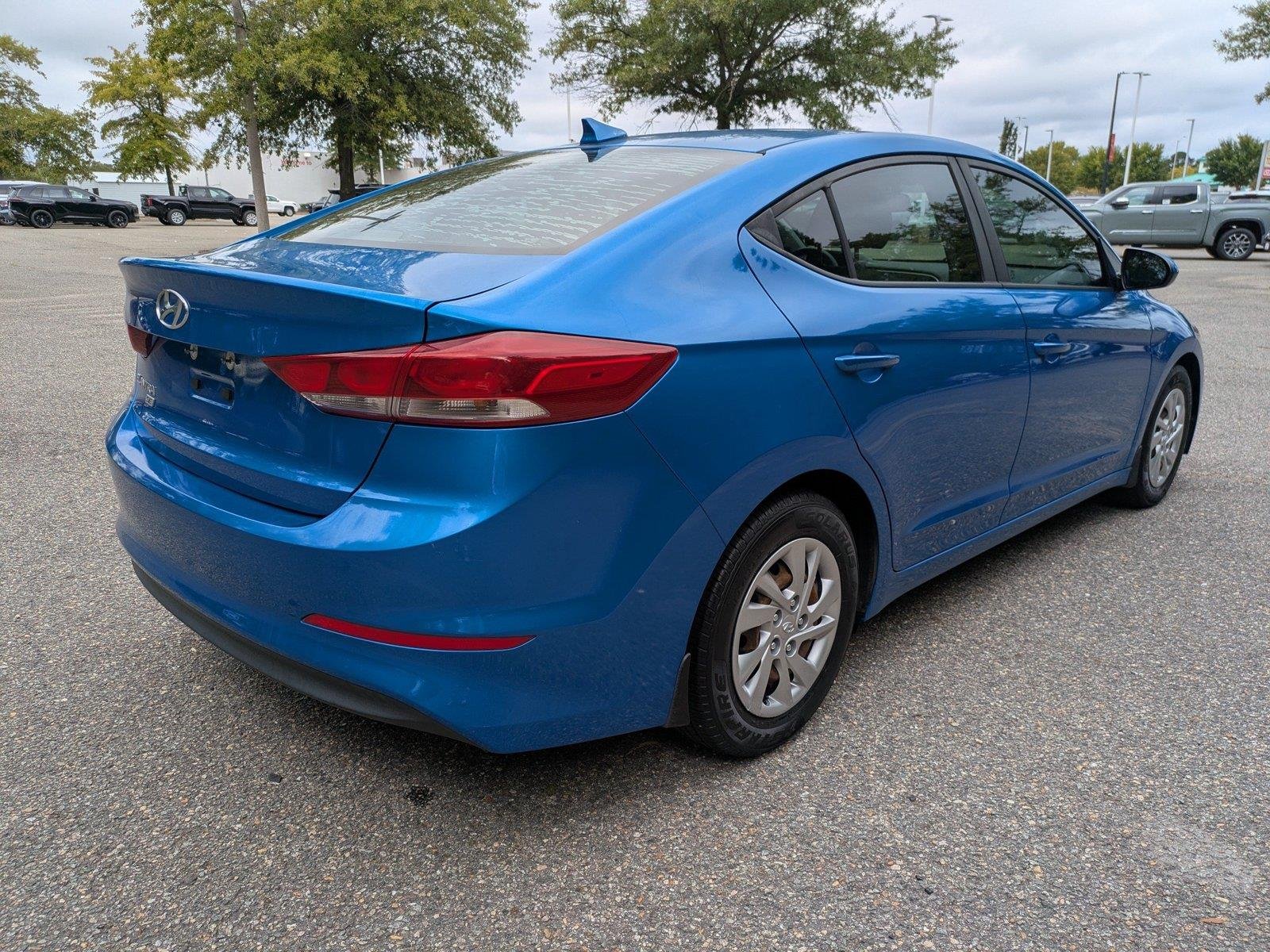 Used 2017 Electric Blue Hyundai SE image 4