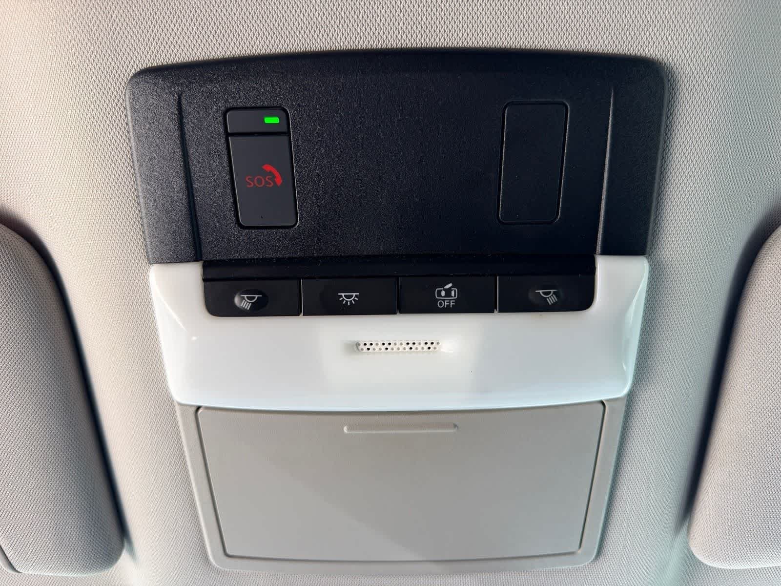 Used 2022 Super Black Nissan SL image 27